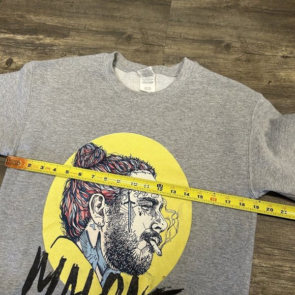Post Malone Graphic Print Crewneck Sweatshirt Gray Men Size Small Gildan - Picture 3 of 9